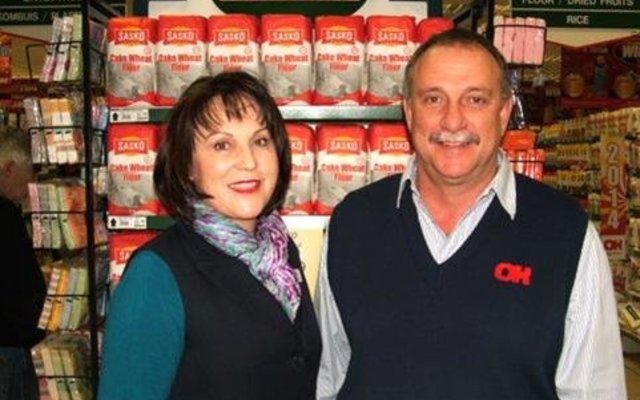 OK Foods Gansbaai se trotse eienaars, Petra en Chris van Rensburg.